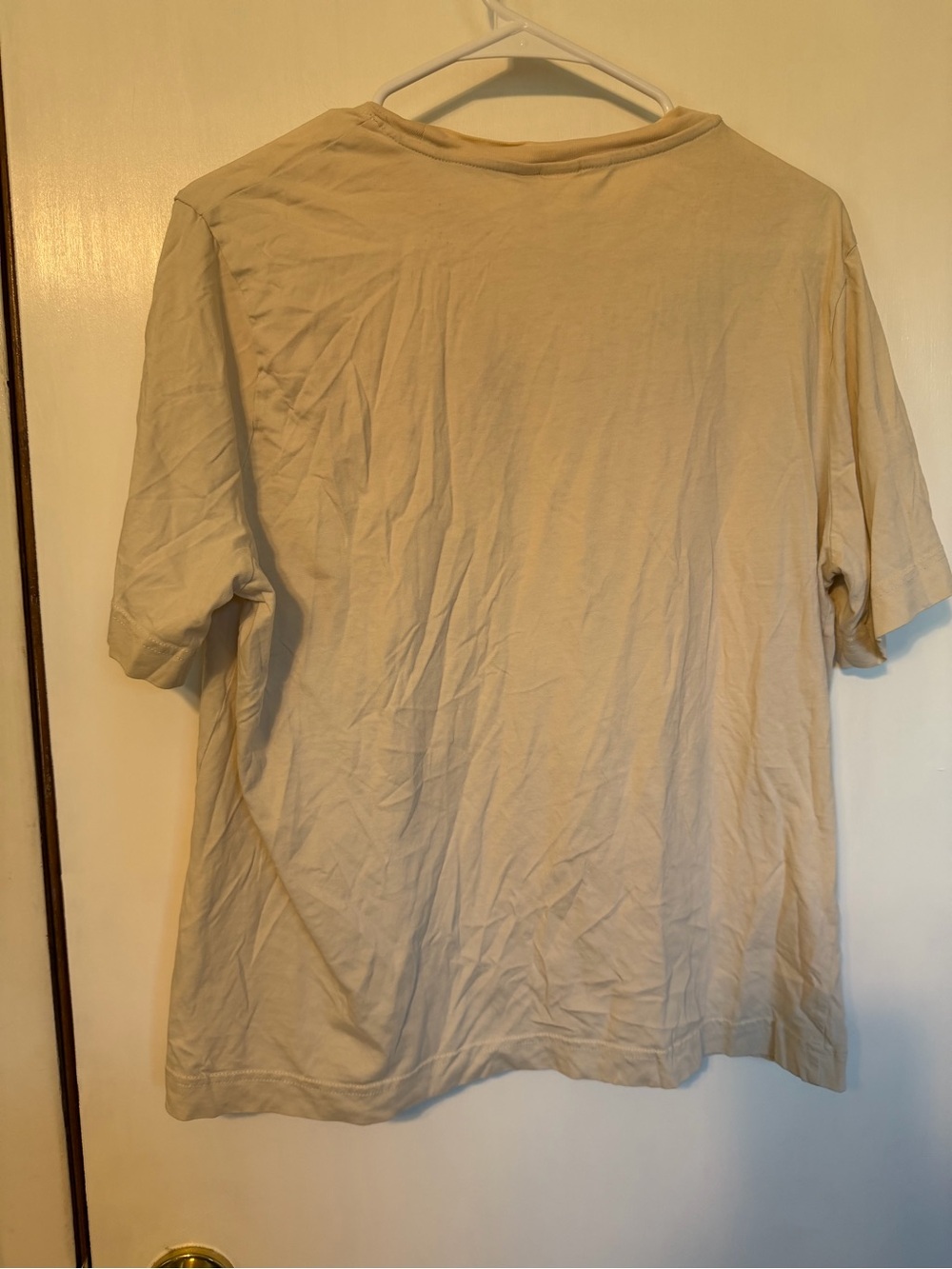 H&M Cream Short-Sleeve Tee with Red Shell Graphic - Picture 3 of 3
